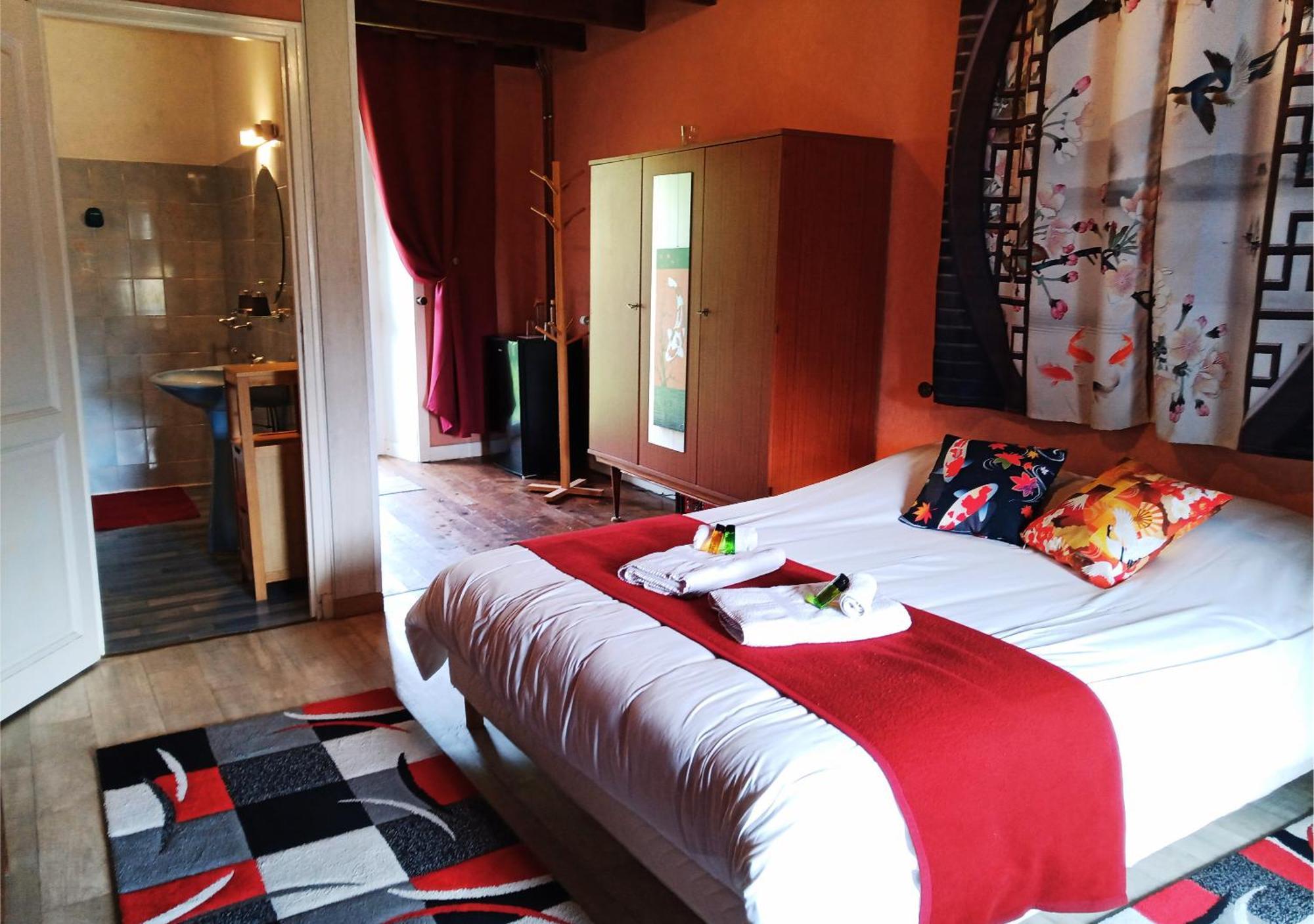 La Synchronicite - Chambres D'Hotes Saint-Sauveur-Villages Экстерьер фото
